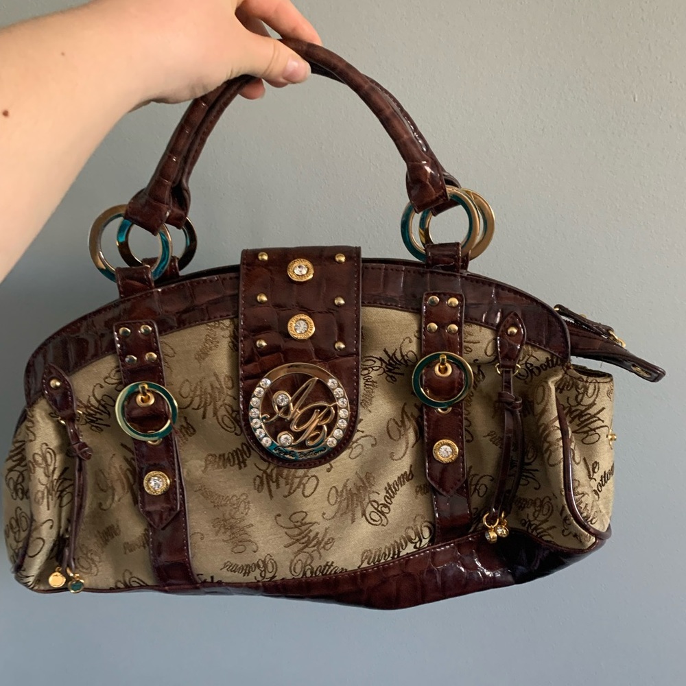 Brown and tan baguette style Apple bottoms purse💅